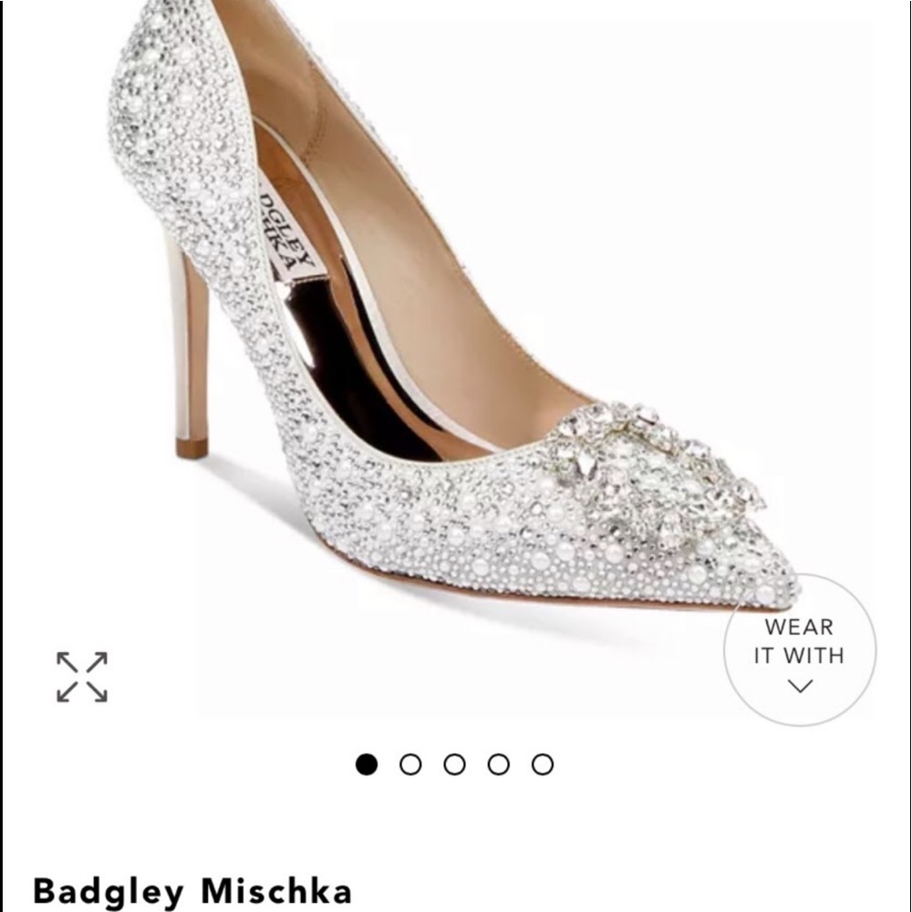 Hey I’m sailing some designer woman shoes & I Hvae Pently more authentic stuff